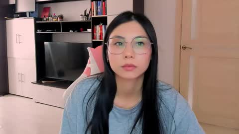 Snapshot of ms_emily_ chatting on May 18, 12:33 pm ms_emily_ online show from May 18, 12:33 pm
