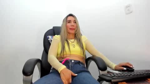 ms_lunarose online show from February 4, 11:53 pm