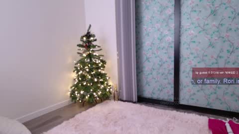 R o r i  SnapChat heyroriv2 wednesday - sunday Noon oclock mountain - 5pm mountain online show from January 1, 3:13 am