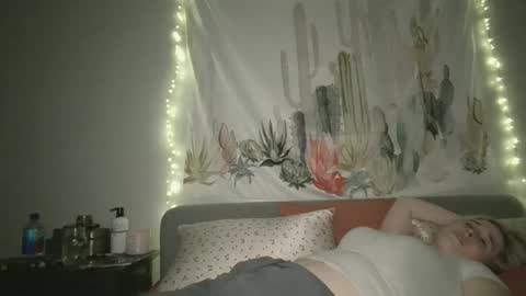 msclairewhatever online show from December 5, 8:01 am