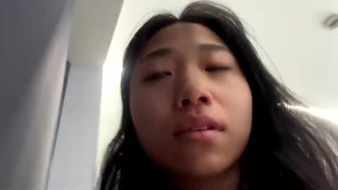 Mia online show from April 8, 10:10 pm