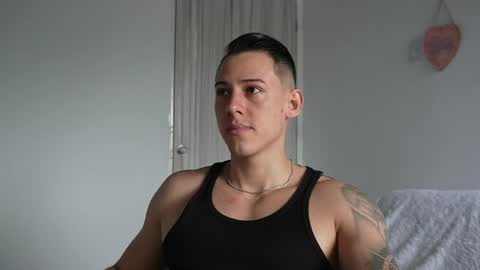 muscle_king_cum online show from May 14, 1:18 pm