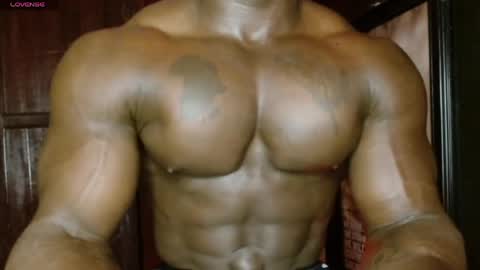 musclegod23 online show from April 7, 1:17 am