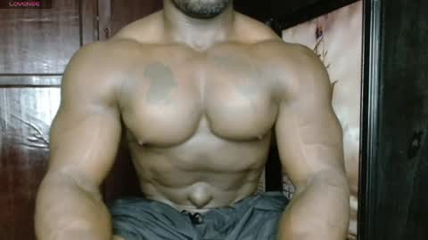 musclegod23 online show from April 14, 12:16 am