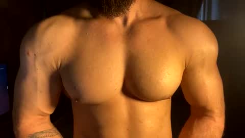 Snapshot of muscularjuggler chatting on May 29, 2:42 am muscularjuggler online show from May 29, 2:42 am
