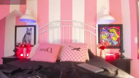 mxli_divine_ online show from June 17, 3:13 pm