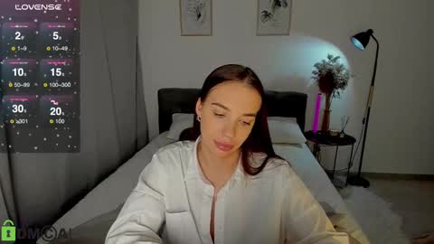 Snapshot of my_coco chatting on December 9, 1:51 am katie online show from December 9, 1:51 am