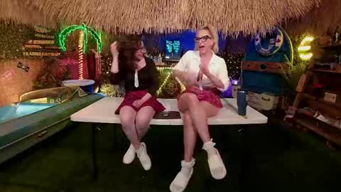 Snapshot of mya_milfshake chatting on May 8, 4:29 am Mya online show from May 8, 4:29 am