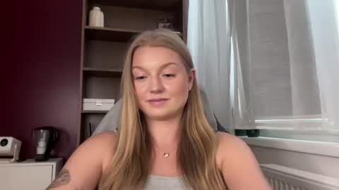 Snapshot of mysteryericax chatting on July 1, 12:40 pm Erica online show from July 1, 12:40 pm