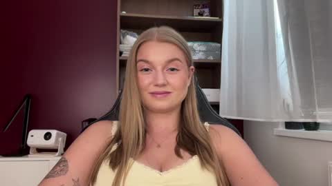 Snapshot of mysteryericax chatting on July 17, 3:29 pm Erica online show from July 17, 3:29 pm