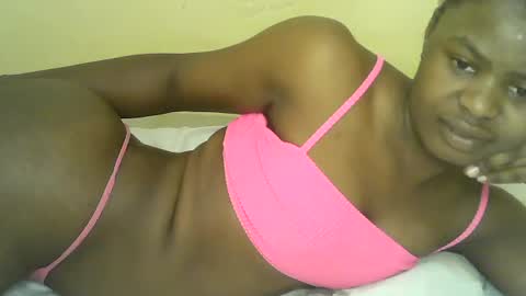 Snapshot of mystic_linna chatting on June 12, 6:01 am mystic_linna online show from June 12, 6:01 am