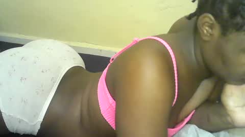 Snapshot of mystic_linna chatting on June 27, 5:34 am mystic_linna online show from June 27, 5:34 am