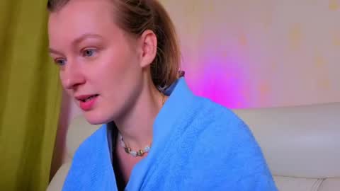 mysticvenus_ online show from April 1, 1:41 pm