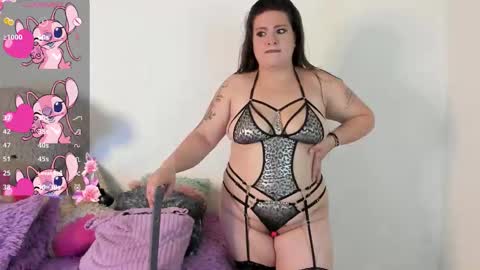 Snapshot of n_tiana chatting on December 20, 4:30 am Tiana online show from December 20, 4:30 am