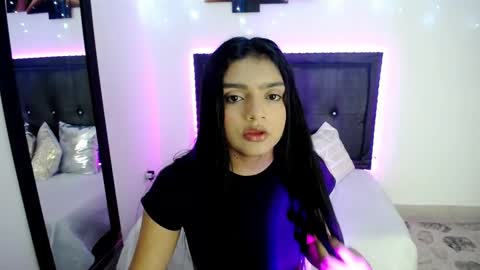 naahia__clark online show from December 3, 12:06 pm