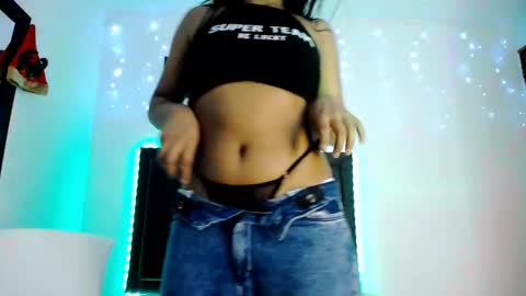 naahia__clark online show from December 20, 4:20 am