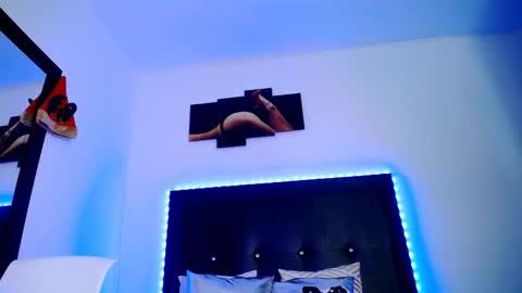 naahia__clark online show from December 21, 4:30 am