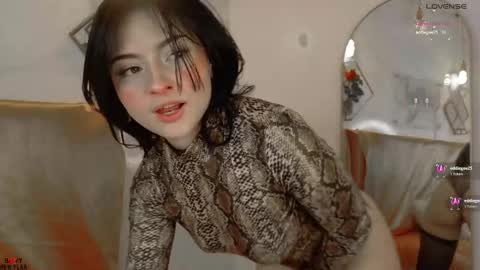 Snapshot of naamah_b chatting on January 10, 2:30 pm naamah_b online show from January 10, 2:30 pm