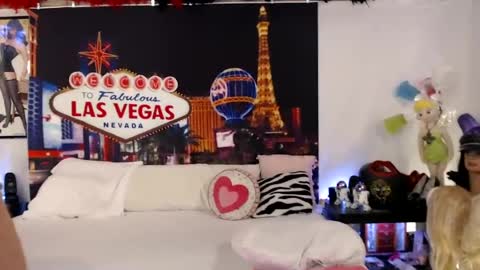Snapshot of nadia_vixen chatting on June 16, 12:02 am Nadia Vixen online show from June 16, 12:02 am