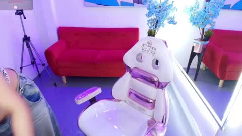 nahomi_velmont online show from June 1, 12:40 pm