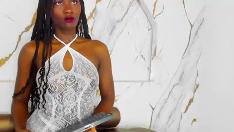 Nahomi online show from June 10, 1:10 pm