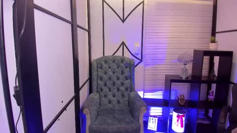 Nahomi online show from December 2, 4:18 am