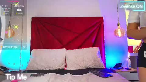 NahomiRoss online show from June 19, 2:32 pm