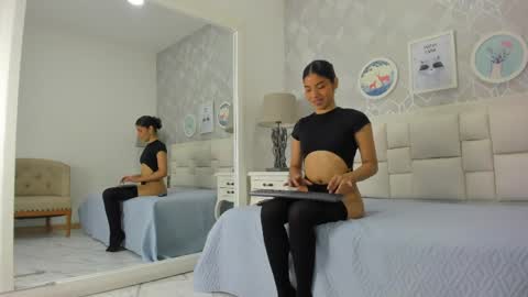 naia_cox online show from May 25, 3:34 am