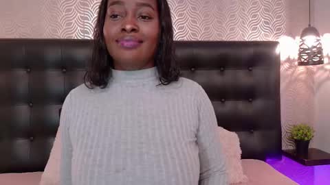 naiaramasson_ online show from March 26, 12:33 pm