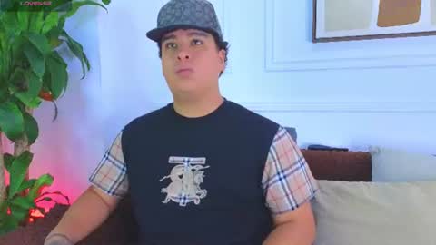 Snapshot of naimruiz_ chatting on July 17, 6:46 pm naimruiz_ online show from July 17, 6:46 pm