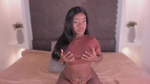 naina deivis33 online show from July 7, 3:42 am