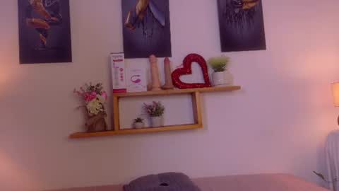 Snapshot of nairagold_ chatting on June 14, 12:41 am nairagold_ online show from June 14, 12:41 am