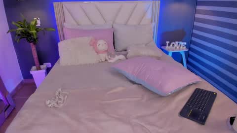 Naisha Ford online show from April 9, 6:19 am