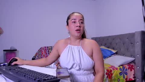 Natalia Flores online show from February 3, 2:53 am