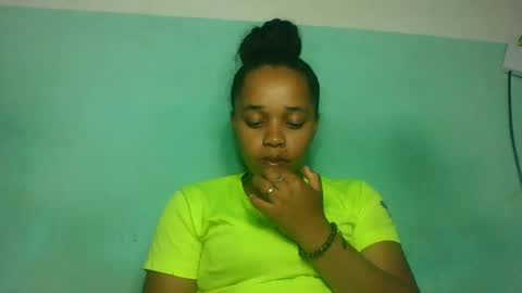 Snapshot of nandrianina416143 chatting on June 19, 6:18 am nandrianina416143 online show from June 19, 6:18 am