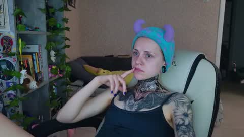 Snapshot of nanitamoore chatting on July 14, 8:25 pm Monday-Friday 12-4 AM and 6-9 AM New York time online show from July 14, 8:25 pm