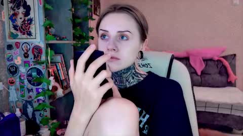 Snapshot of nanitamoore chatting on July 25, 8:17 pm Monday-Friday 12-4 AM and 6-9 AM New York time online show from July 25, 8:17 pm