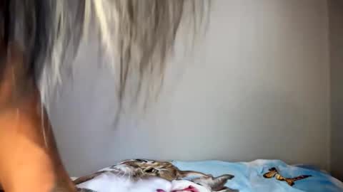 Snapshot of nanneyrose chatting on April 1, 12:44 am Nanneypooh online show from April 1, 12:44 am