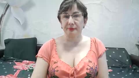 naomimolligan online show from April 17, 11:46 am