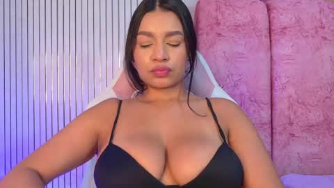 Naomy  online show from May 31, 6:20 pm