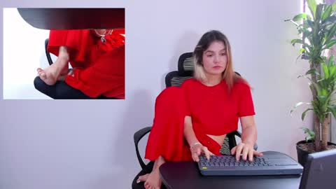 Nashly Fontana online show from June 4, 2:23 pm