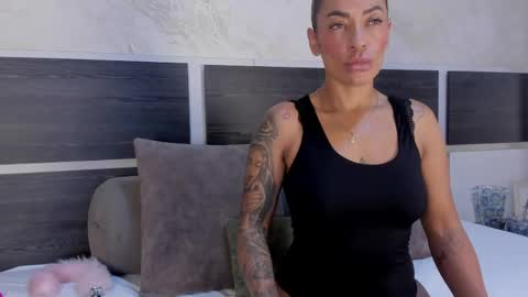 Snapshot of natalia_cruzz chatting on June 5, 8:03 pm Nata online show from June 5, 8:03 pm