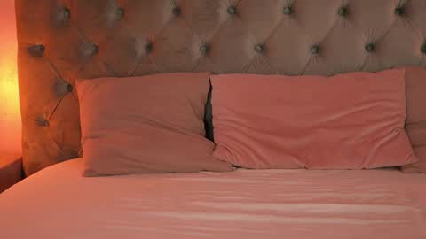 Snapshot of natalieshaw chatting on October 4, 2:09 am Natalie online show from October 4, 2:09 am