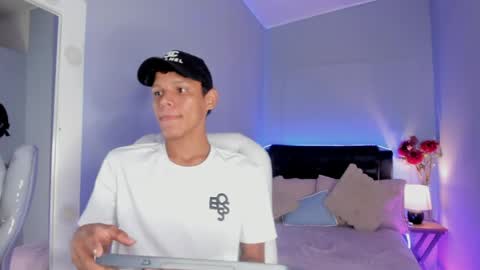 nathalie_moon_ online show from April 8, 1:11 pm