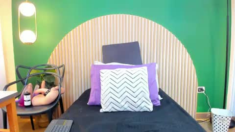 nathalie rossel online show from April 15, 8:20 pm