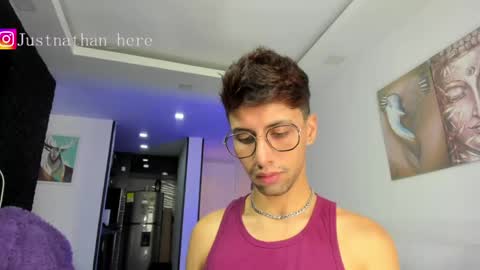 nathan_r_ online show from May 7, 3:17 pm