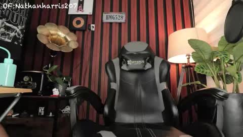 Snapshot of nathanharris207 chatting on January 11, 10:59 pm Nathan Harris online show from January 11, 10:59 pm