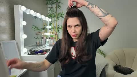 NATTY FIERROS online show from April 16, 11:11 am