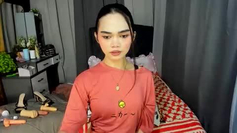 Snapshot of naughty_emmats chatting on June 4, 6:36 pm emma online show from June 4, 6:36 pm