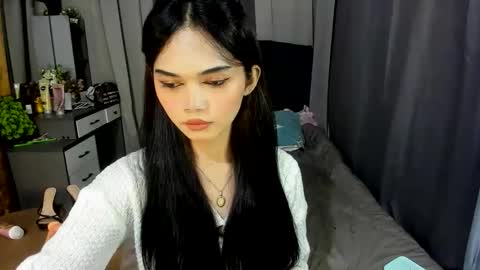 Snapshot of naughty_emmats chatting on June 8, 1:33 pm emma online show from June 8, 1:33 pm